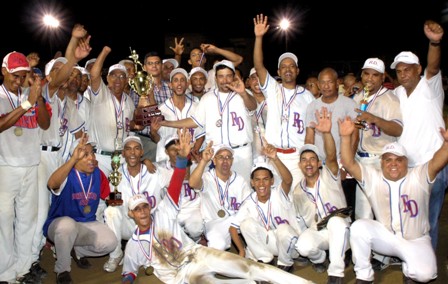 DOMINICANA GANA  MUNDIAL SOFTBOL BANDIDOS UN SOLO BRAZO