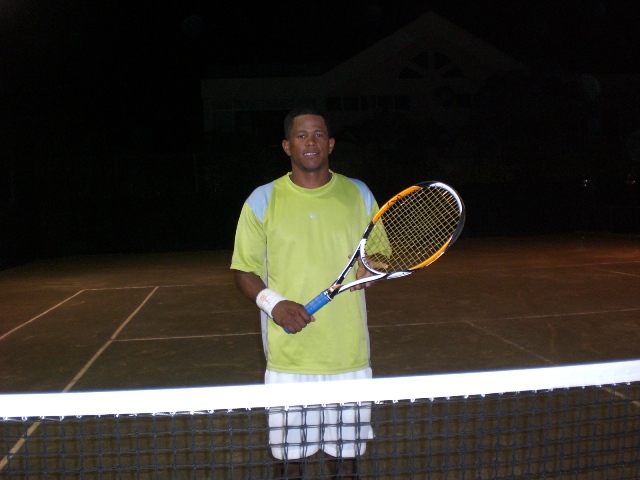 Puertoplateño triunfa en Copa  de Tenis Presidente Ligth del Club Amaprosan Santiago. 