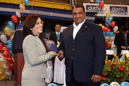 GOBIERNO REPÚBLICA EL SALVADOR HONRA PRESIDENTE FEDOKARATE