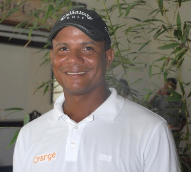 JULIO SANTOS ASPIRÓ FIRMAR EQUIPO BÉISBOL GRANDES LIGAS; AHORA CONVERTIDO EN GOLFISTA PROFESIONAL 