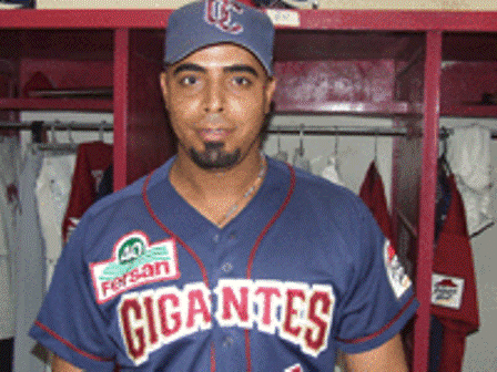 JUGADOR NELSON CRUZ TOMA PRACTICA; SIENTE MOLESTIAS EN SU TOBILLO 
