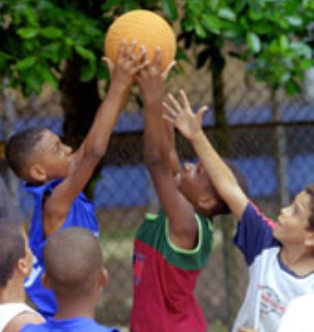 CLUB HUGO DEPORTIVO KUNHARDT DEDICA TORNEO BALONCESTO ALCALDE MUNICIPAL MUSA MEYRELES