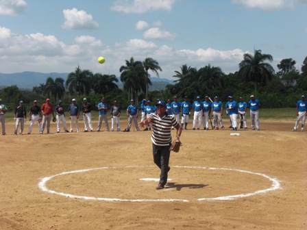 DEDICAN CLÁSICO SOFTBOL LANZADOR GRANDES LIGAS BARTOLO COLÓN