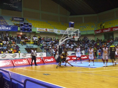 JUEGO DECISIVO DEFINIRÁ EQUIPO CAMPEÓN ENTRE COTORRAS, BATEY TRES