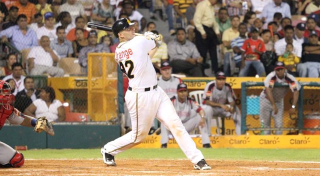 LAS AVES SIN PIEDAD DESMIGAJAN LEONES; ÁGUILAS VENCEN ESCOGIDO A PALOS LIMPIOS