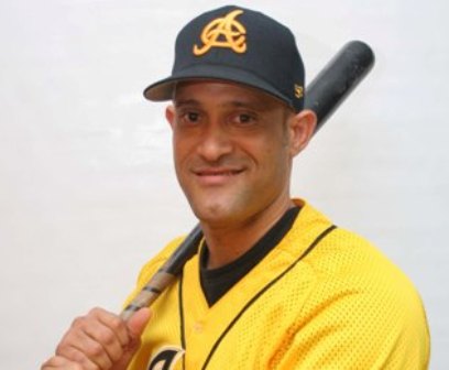 JUGADOR MENDY LÓPEZ LIBRE LESIONES; ASEGURA AYUDARÁ EQUIPO AGUILAS CIBAEÑAS GANAR CAMPEONATO