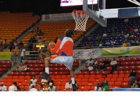 VÍCTOR LIZ CANDIDATO GANAR PREMIO NOVATO DEL AÑO LNB