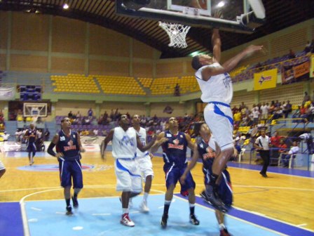  TIBURONES TOMAN DELANTERA INICIO SEMIFINAL LNB