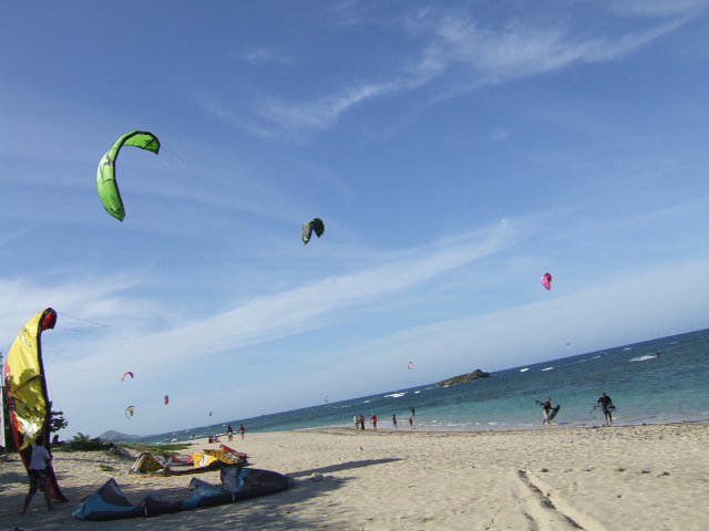 DEPORTES KITEBOARDING, SURFING INVADEN PLAYAS PUERTO PLATA