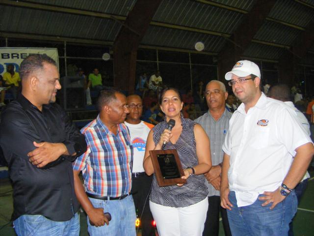 FANATICOS MONTELLANO APOYAN EQUIPO HURACANES DEL ATLANTICO