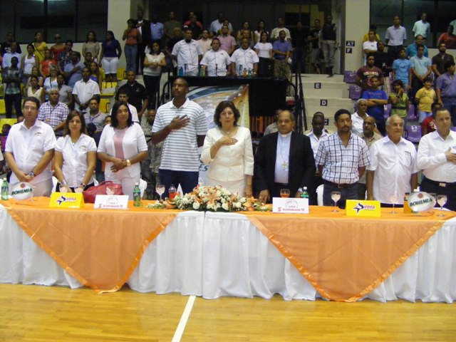 KELVIN PEÑA MOTORIZA OFENSIVA VICTORIA HURACANES DEBUT LNB