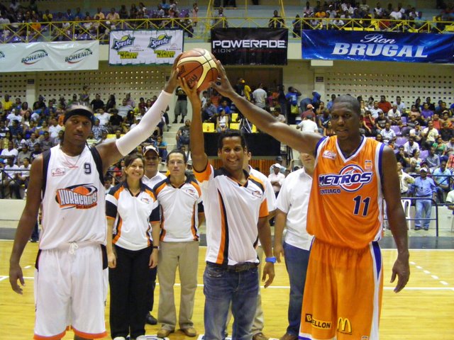 HURACANES FIRMES PRIMER LUGAR CIRCUITO NORTE LNB