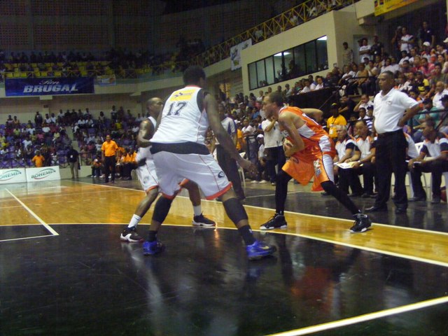 HURACANES- REALES EMPATADOS PRIMER LUGAR CIRCUITO NORTE LNB