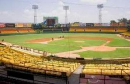 DESCONOCIDOS SUSTRAEN CABLEADOS TORRES ESTADIO CIBAO