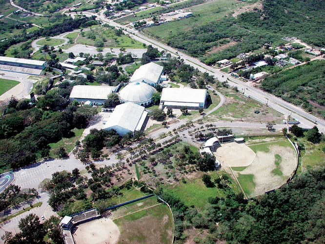 COMPLEJO DEPORTIVO LA BARRANQUITA LUCE ABANDONADO