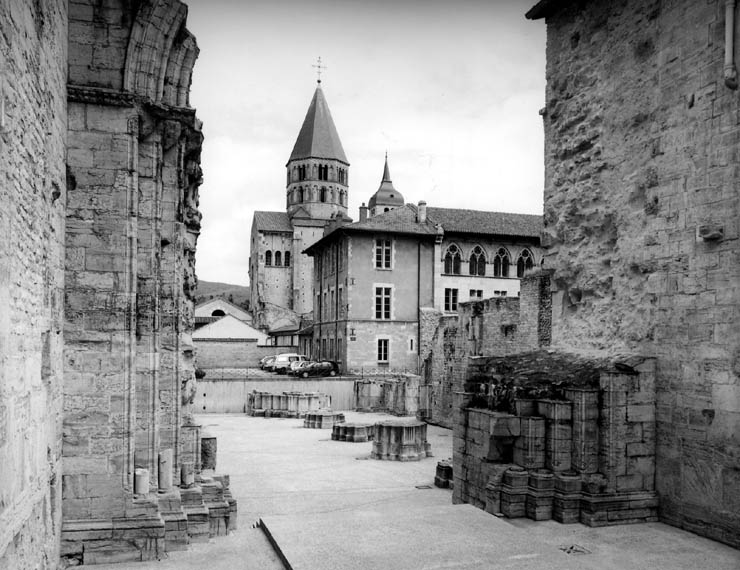 UN PUEBLITO LLAMADO TANGAMANAPIO