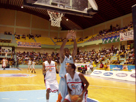 HISTORIA BALONCESTO SUPERIOR CON REFUERZOS EN PUERTO PLATA