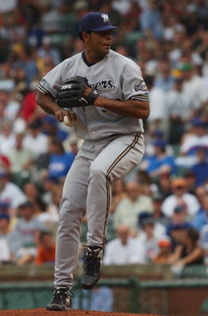 ÁGUILAS CONTRATAN PITCHER VÍCTOR SANTOS