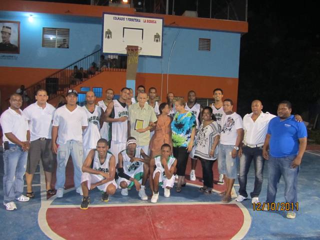 EQUIPO LA VIARA GANA TORNEO BALONCESTO CALLEJERO