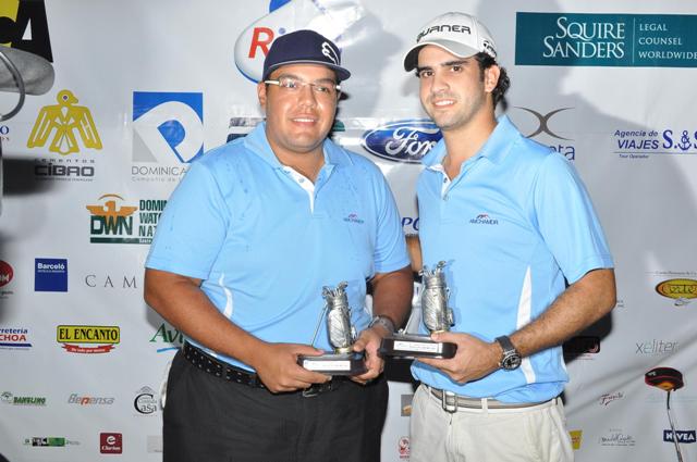 ÁLVAREZ, CUEVAS CAMPEONES DEL TORNEO GOLF  AMCHAMDR SANTIAGO