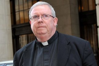 "MONSTRUOS CON SOTANA"