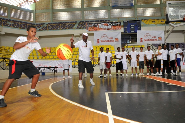 SCOTIABANK INICIA CLÍNICAS DE BALONCESTO EN PUERTO PLATA