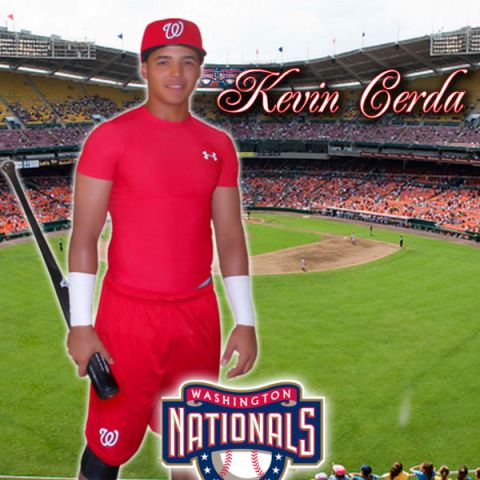 EQUIPO NACIONALES FIRMA PROSPECTO DOMINICANO