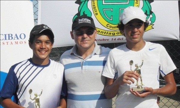 CUATRO CAMPEONES EN TORNEO DE TENIS GURABITO COUNTRY CLUB