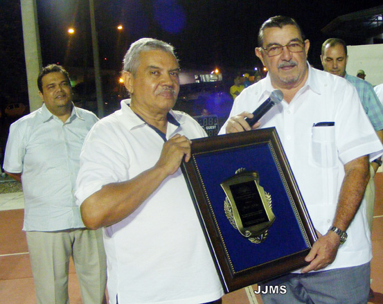 Aperturan torneo baloncesto empleados empresa Brugal 
