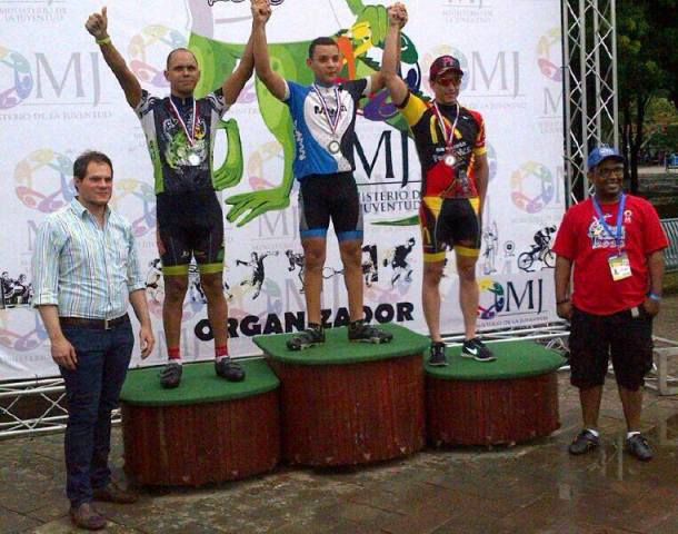 Joven puertoplateño conquista primer lugar en competencia de ciclismo en Santo Domingo