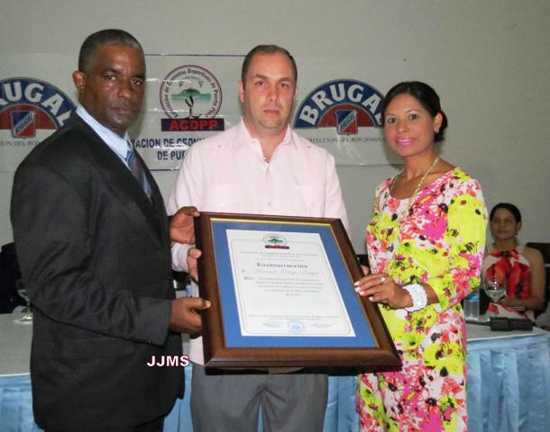 Karateca Alexander García es electo atleta del año en PP