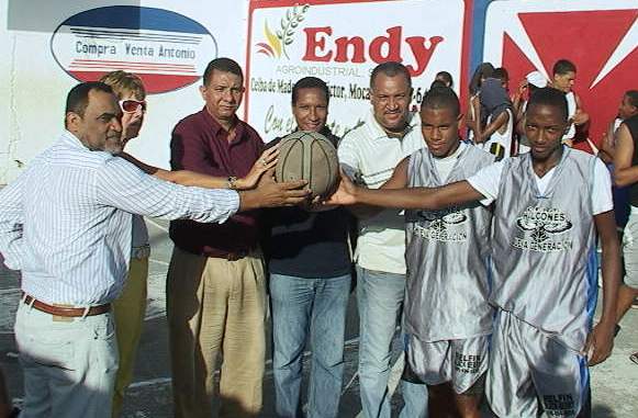 Club Francisco del Rosario Sánchez inicia torneo juvenil de baloncesto