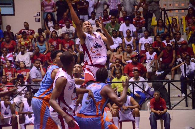 Mellizos del Sur y Sharks de Sosúa juegan hoy quinto partido clasificatorio Basket Superior PP
