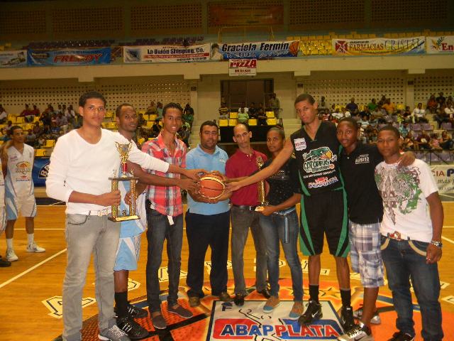 Cotorras del Gustavo lidera 2-1 Serie Final Básquet Superior de PP