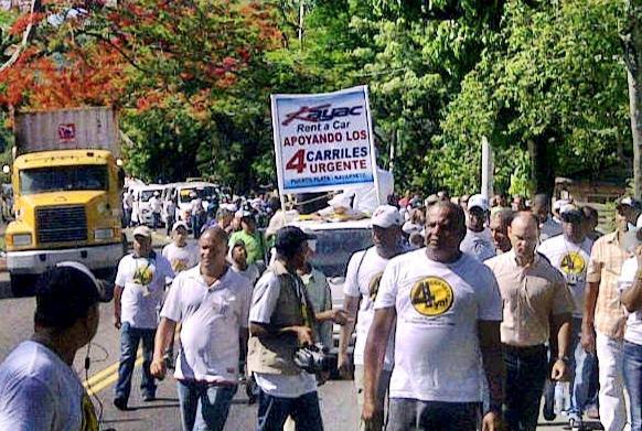 La carretera de 4 vías: una promesa de Danilo que se engavetó