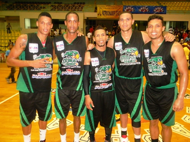 Cotorras del Gustavo conquistan primer partido de la semifinal B del Básquet Superior PP