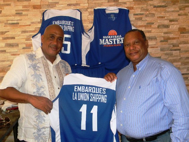 Embarque La Unión Shipping dona uniforme a la Liga Máster de Puerto Plata