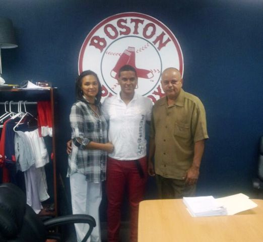 Medias Rojas de Boston firman cátcher prospecto puertoplateño Roldani Baldwin 