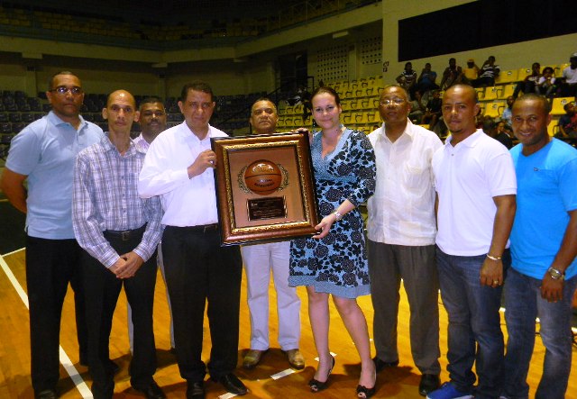 ABAPPLATA inaugura torneos Liga Provincial de Baloncesto con dedicatoria a Farmacia Popular