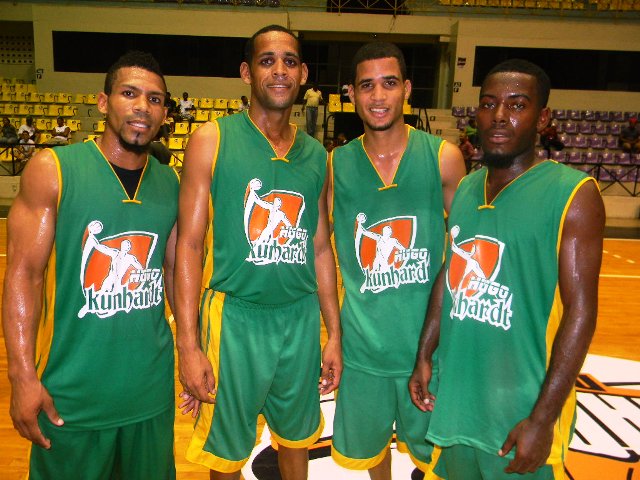 Hugo Kunhardt le quita invicto al Eduardo Brito en la Liga Profesional de Baloncesto de Puerto Plata