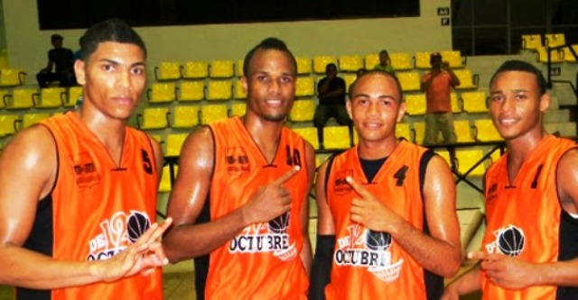 Club 12 de Octubre se acerca a clasificación en Liga Provincial de Baloncesto