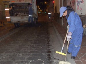 Los que mantienen limpia la ciudad deben ser compensados con mejores salarios