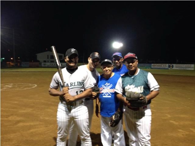 Locutores de PP dividen honores con Liga Los Domínguez en doble cartelera de softbol