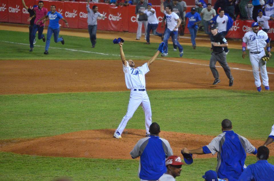 Ciudadanos de PP celebran victoria de Tigres del Licey en béisbol  otoño invernal dominicano