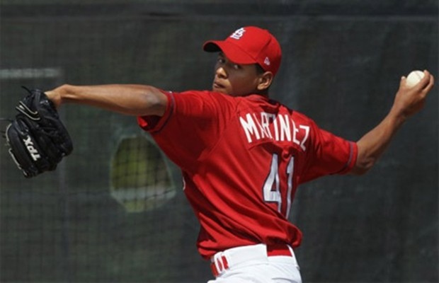 Lanzador Carlos Martínez en serios problemas con su equipo al colgar pornografía en su Twitter