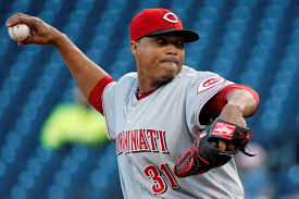 Alfredo Simón gana juego 12 de la temporada y continúa mejorando sus números