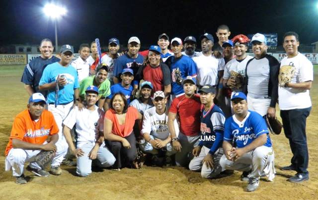 Locutores y cronistas deportivos de PP dividen honores en partido amistoso de softbol