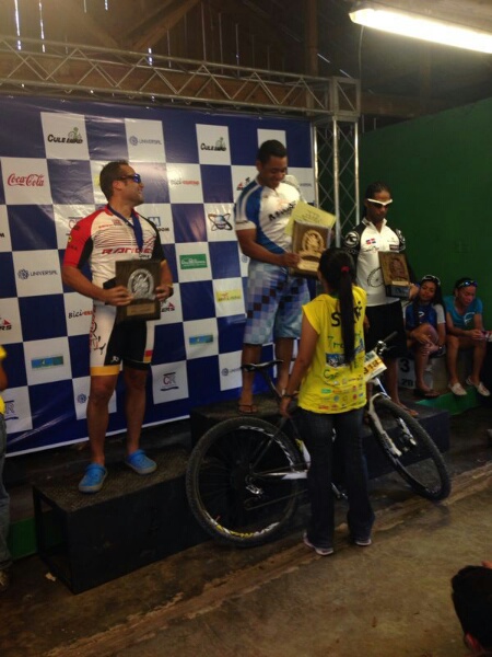 Puertoplateños sobresalen en el 7mo maratón cañeros de MTB