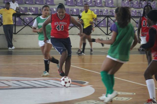 Quedan definidas posiciones de la semifinal en segundo torneo de futbol sala escolar en PP
