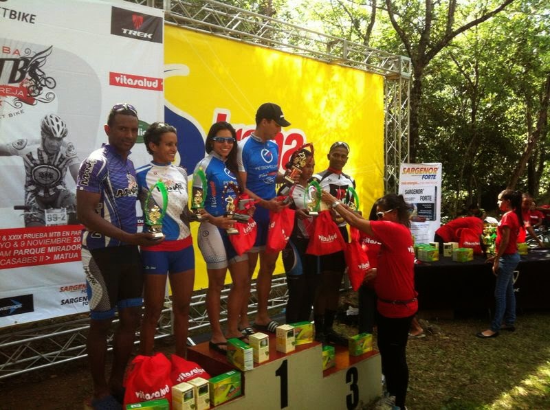 Puertoplateños Ganan en Prueba de MTB en Pareja